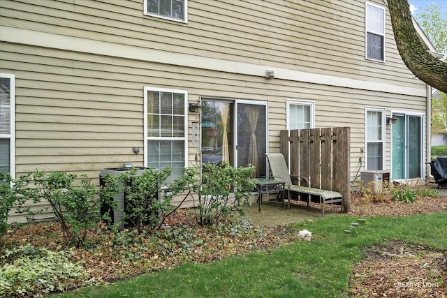 1081 Hunt Wyck Ct Unit 1081, Elgin, IL 60120 - back of property with central AC unit