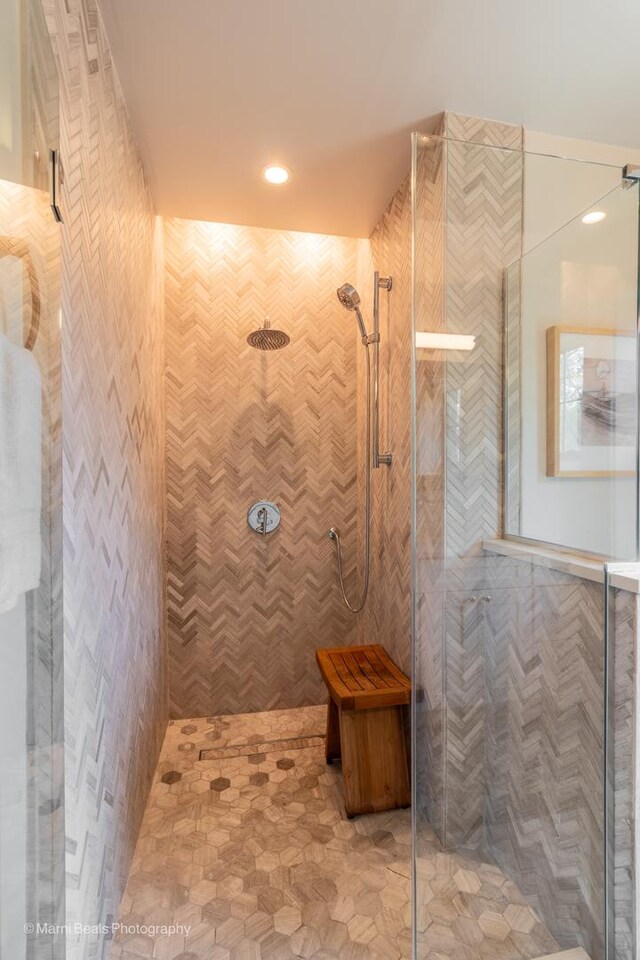 6907 S Constance Ave, Chicago, IL 60649 - bathroom featuring recessed lighting and tiled shower