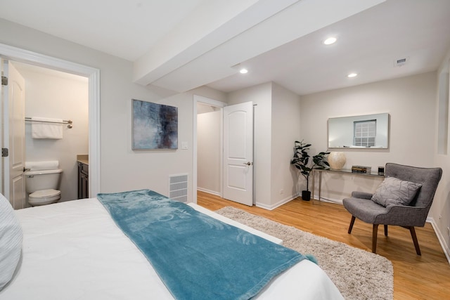 bedroom with light wood-style floors, baseboards, recessed lighting, and visible vents