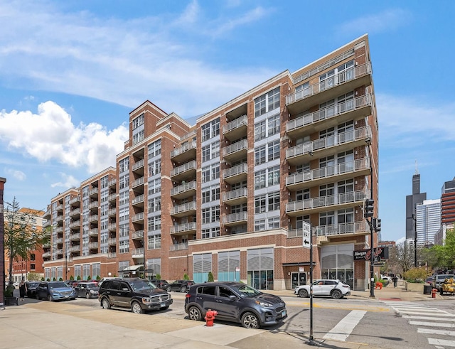 view of apartment building / complex