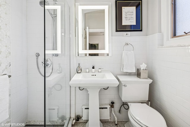 222 E Chestnut St Unit 7B, Chicago, IL 60611 - full bath featuring toilet, tile walls, and a tile shower