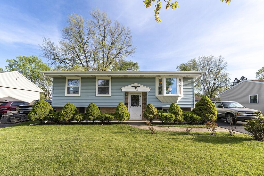 738 Tinley Dr, Aurora, IL 60506 - raised ranch with a front lawn