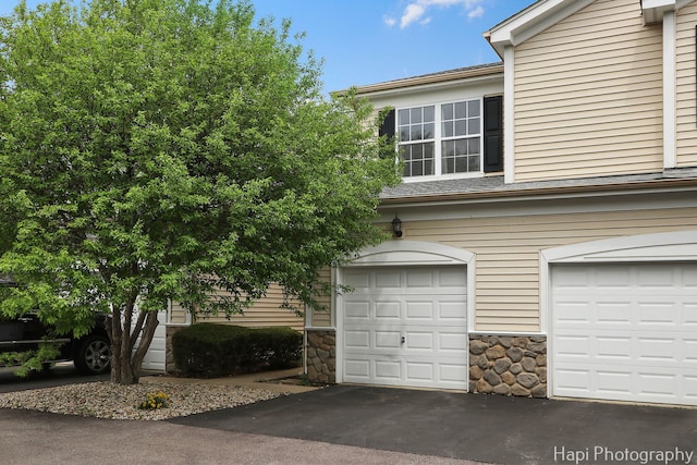 2815 Kendall Xing, Johnsburg, IL 60051 - garage with driveway