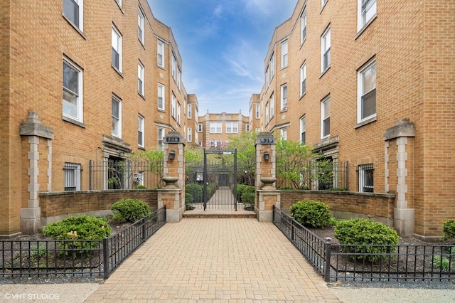 534 W Belmont Ave Unit 2S, Chicago, IL 60657 - view of property with fence