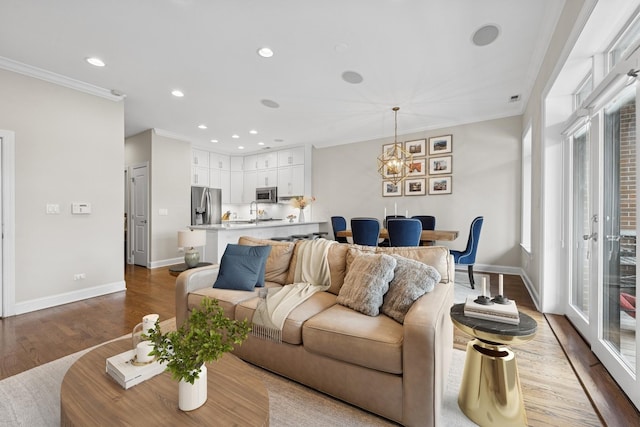 living room with an inviting chandelier, recessed lighting, baseboards, and dark wood-style floors