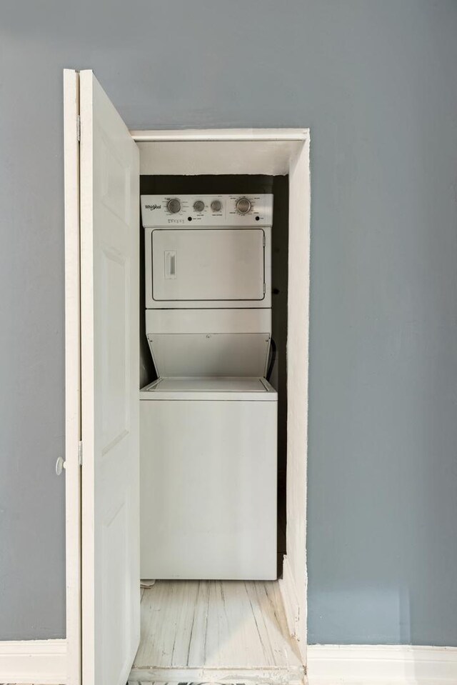 laundry area with laundry area and stacked washer / dryer
