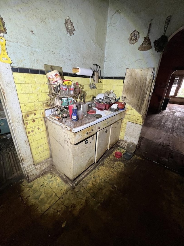 2342 S Trumbull Ave, Chicago, IL 60623 - interior space with tile walls
