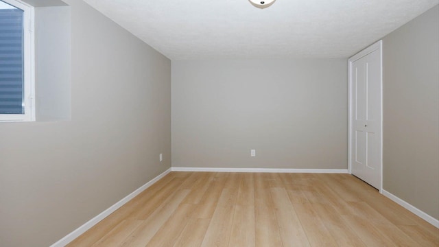1201 S Mercer Ave, Bloomington, IL 61701 - bonus room featuring light wood-type flooring and baseboards