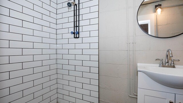 1201 S Mercer Ave, Bloomington, IL 61701 - full bath featuring vanity and tiled shower