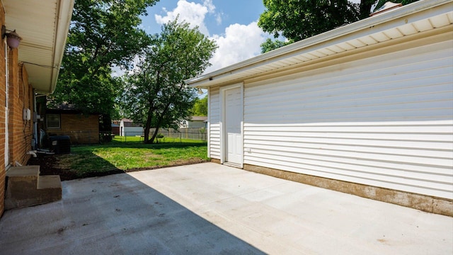 1201 S Mercer Ave, Bloomington, IL 61701 - view of patio