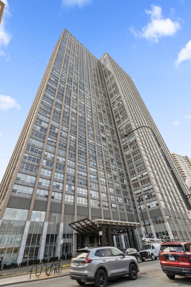655 W Irving Park Rd Unit 4417, Chicago, IL 60613 - view of property