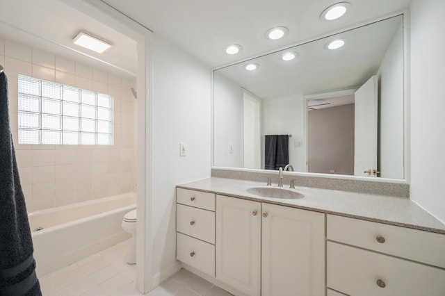 1578 Mccraren Rd, Highland Park, IL 60035 - full bath featuring toilet, tile patterned floors, vanity, recessed lighting, and shower / tub combination