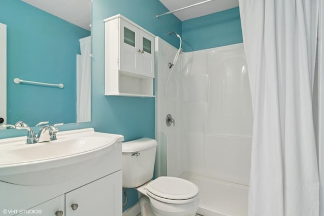 full bathroom with vanity, a shower with shower curtain, and toilet