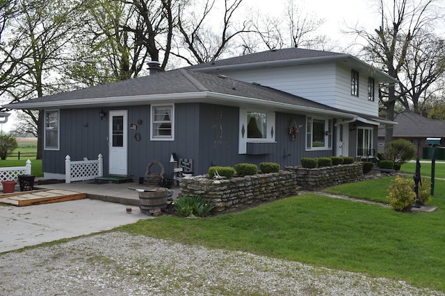 view of front facade featuring a patio and a front yard