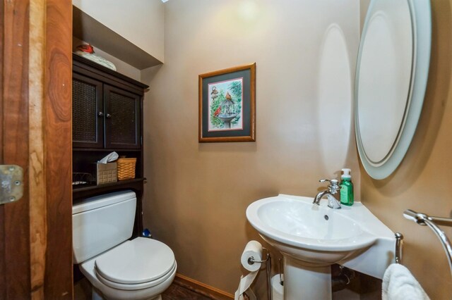 257 Banbury Rd, Mundelein, IL 60060 - half bath with toilet