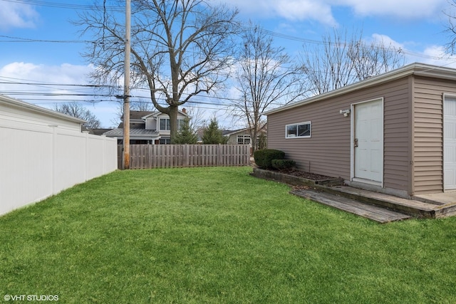 view of yard featuring fence and an outbuilding