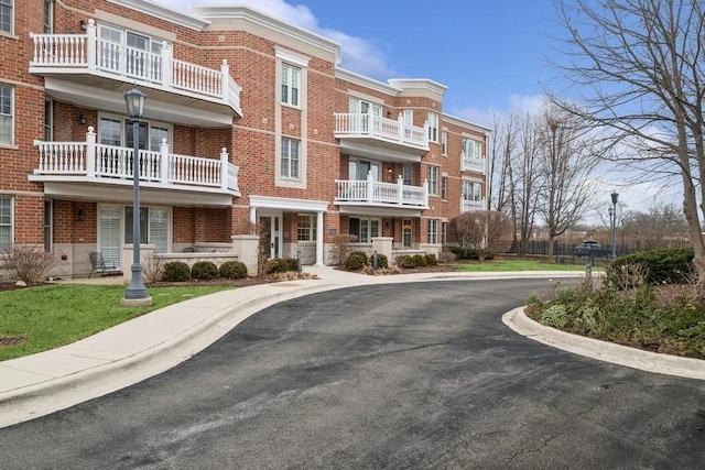 1865 Old Willow Rd Unit 231, Northfield, IL 60093 - view of property with driveway