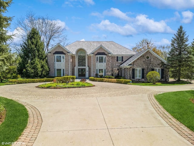 30 Rue Foret, Lake Forest, IL 60045 - traditional home featuring curved driveway and stone siding