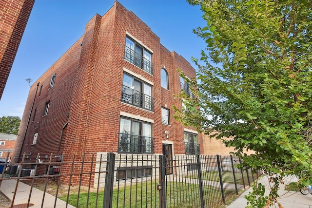 5652 W 63rd St Unit 3E, Chicago, IL 60638 - view of property featuring fence private yard