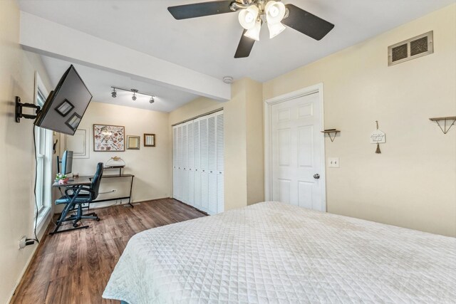 26312 W Blackhawk Ave, Ingleside, IL 60041 - bedroom with ceiling fan, dark wood-style flooring, a closet, and visible vents