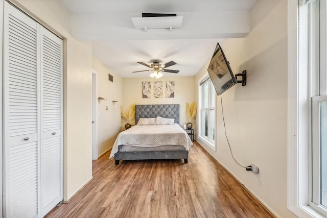 26312 W Blackhawk Ave, Ingleside, IL 60041 - bedroom with ceiling fan, a closet, visible vents, and light wood-style floors