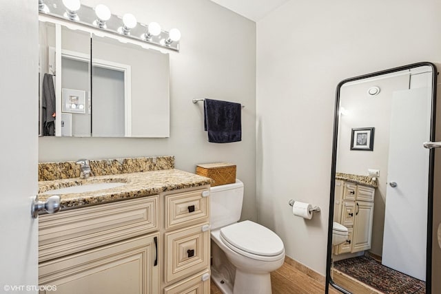 901 S Plymouth Ct Unit 104, Chicago, IL 60605 - bathroom with toilet, vanity, and baseboards