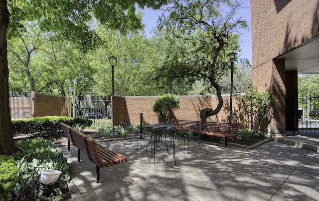 901 S Plymouth Ct Unit 104, Chicago, IL 60605 - view of patio with fence and outdoor dining space