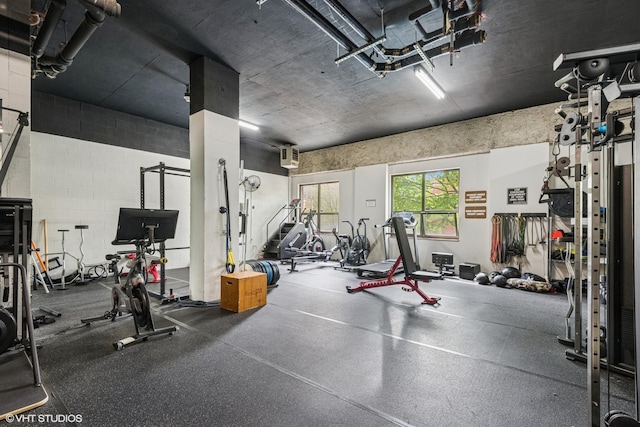 901 S Plymouth Ct Unit 104, Chicago, IL 60605 - exercise room with concrete block wall