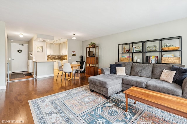901 S Plymouth Ct Unit 104, Chicago, IL 60605 - living room with wood finished floors and baseboards