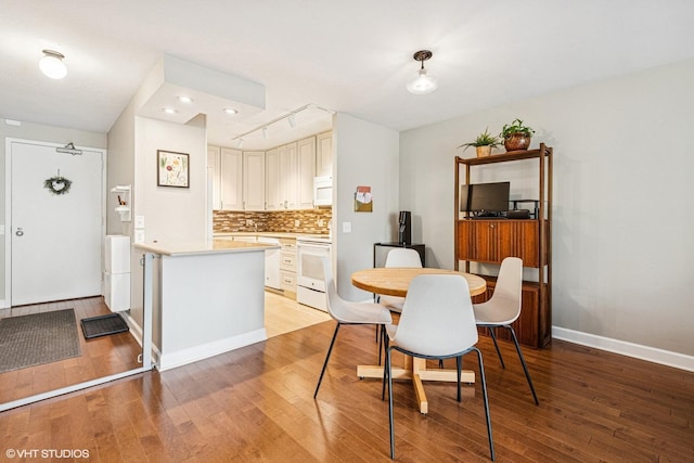 901 S Plymouth Ct Unit 104, Chicago, IL 60605 - dining area with light wood-style flooring, baseboards, and recessed lighting