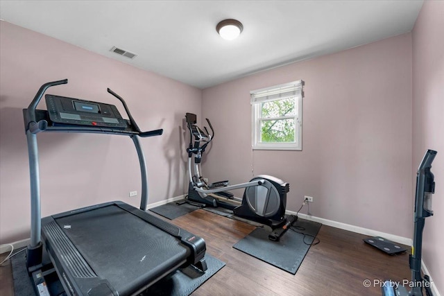 8015 S Carrolton Ct, Hanover Park, IL 60133 - workout area with baseboards, visible vents, and wood finished floors
