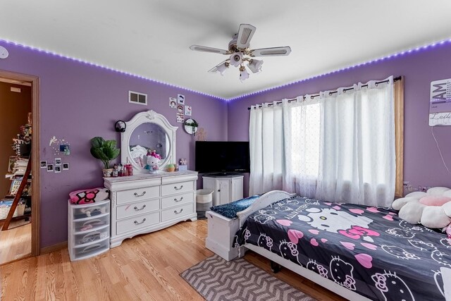 bedroom with visible vents, light wood-style floors, and ceiling fan