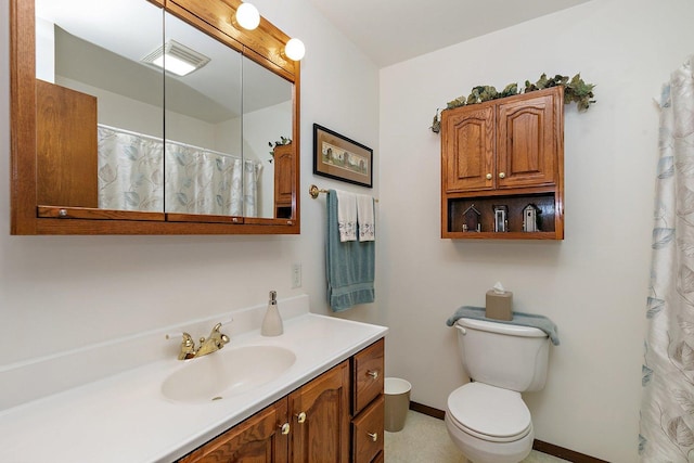 2206 Highland Dr, Sycamore, IL 60178 - bathroom featuring toilet, vanity, baseboards, and a shower with shower curtain