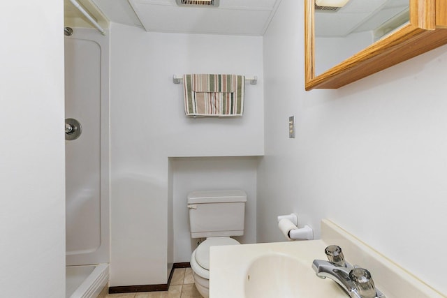 2206 Highland Dr, Sycamore, IL 60178 - bathroom featuring a shower, a sink, toilet, and tile patterned flooring