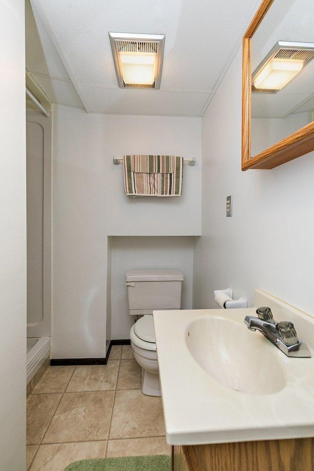 2206 Highland Dr, Sycamore, IL 60178 - full bath featuring a shower, toilet, vanity, tile patterned flooring, and baseboards