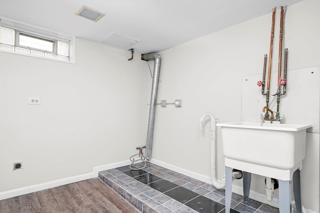 laundry area with laundry area and baseboards