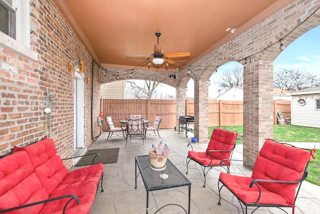 view of patio with outdoor lounge area, a ceiling fan, a fenced backyard, and outdoor dining space