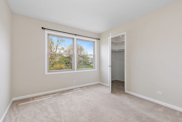 705 Old Mill Grove Rd, Lake Zurich, IL 60047 - unfurnished bedroom featuring carpet floors, baseboards, and a walk in closet