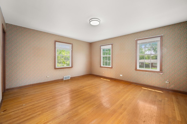 726 Parkside Dr, Sycamore, IL 60178 - empty room featuring light wood-type flooring, wallpapered walls, and baseboards