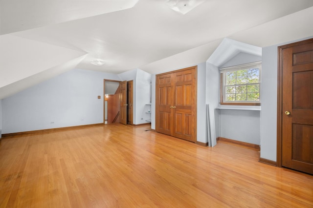 726 Parkside Dr, Sycamore, IL 60178 - bonus room featuring vaulted ceiling, light wood finished floors, and baseboards
