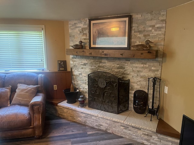 436 E Seminary Ave, Onarga, IL 60955 - living area featuring wood finished floors