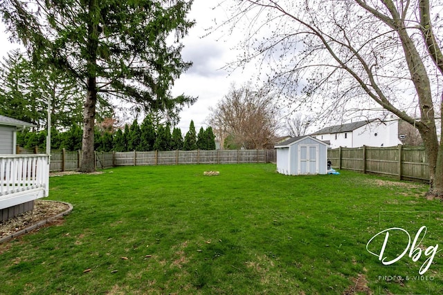 395 Magnolia Ave, Gurnee, IL 60031 - view of yard with a fenced backyard, an outdoor structure, and a storage shed