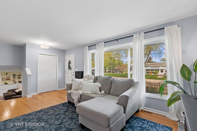 69 N Idlewild Ave, Mundelein, IL 60060 - living area with wood finished floors and baseboards