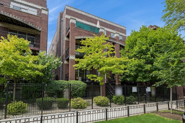 4220 S King Dr Unit 2S, Chicago, IL 60653 - view of property featuring fence