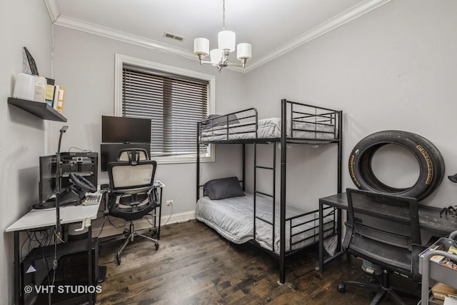 4220 S King Dr Unit 2S, Chicago, IL 60653 - bedroom with crown molding, a notable chandelier, wood finished floors, and visible vents