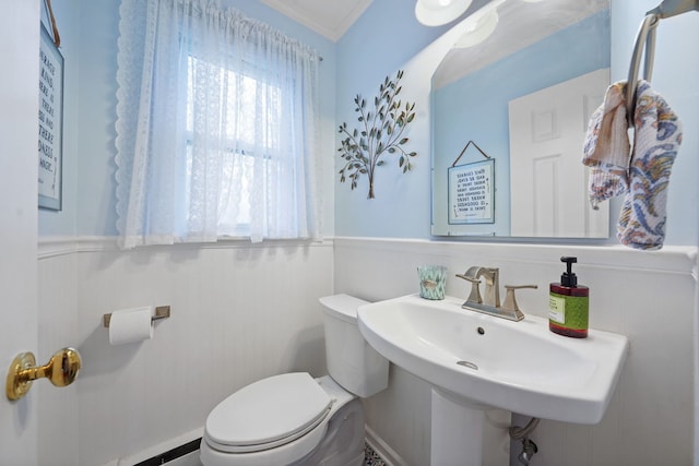 227 Abbott Pl, Tower Lakes, IL 60010 - bathroom with toilet, a sink, a wainscoted wall, and ornamental molding