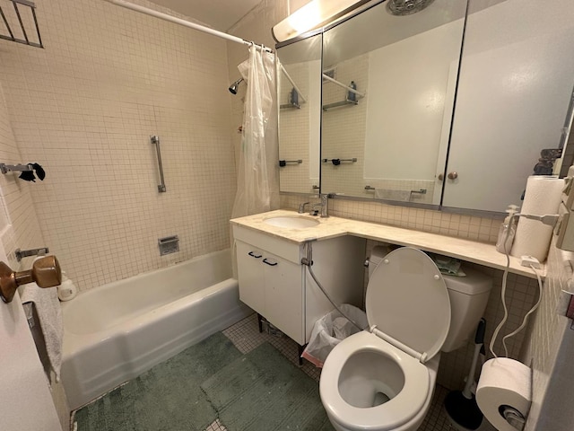 400 E Randolph St Unit 921, Chicago, IL 60601 - bathroom featuring toilet, tile patterned floors, shower / tub combo, and vanity