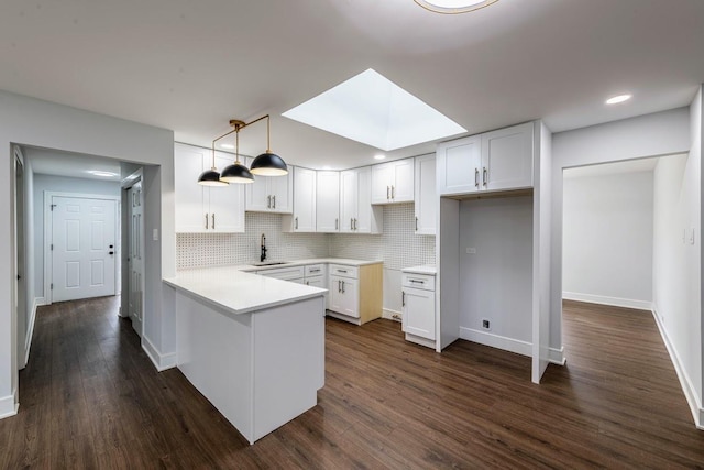 612 Thornwood Dr, South Holland, IL 60473 - kitchen featuring a sink, backsplash, a peninsula, and dark wood-type flooring