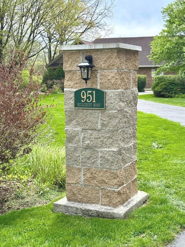 community / neighborhood sign with a lawn