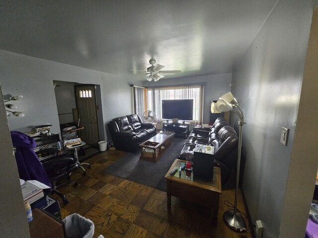 living area with ceiling fan